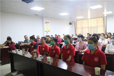 庐江县人民医院妇联志愿者开展全民营养周宣传活动 送健康进社区，共筑营养防线